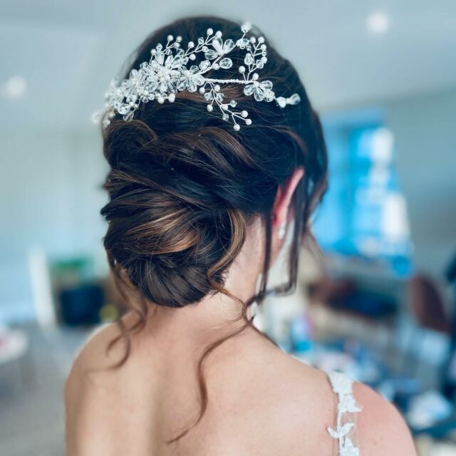 I’m officially full for 2024!?
Last year I decided this was the year I would cut back and start to have a life again like ‘normal’ people 🤣😂 Thanks so much to those of you who’ve chosen me, it really means a lot to me 💕

However, true to type, I’m a workaholic and love wedding hair and make up/wedding days so much that I’ve taken double what I intended 😅 . . BUT this is still less than I normally do . . 
It means a few of things:

🤎My work/life balance will be better (well, more balanced ⚖️)
🤎I’ll not get burned out
🤎I’ll have more time for my lovely brides - please say ‘hi’ if you’re booked with me 😍
🤎I can get back to more dancing, more horse riding, seeing friends again and have more time for my family 
 
The very good news for brides to be is that I still have a lovely group of amazing hair and make up artists that I work with regularly and recommend highly and I’m very happy to help you find somebody if you’d like me to help 🙂 Please don’t hesitate to ask 💕

Photo of totally beautiful bride Louise marrying at the fantastic Roman Baths on what was possibly the hottest day of the year 🌞

Wonderful make up @jenniferrosemua 
#bathweddings #bathweddinghair #bathbridalhair #bathbridalhairandmakeup #romanbathaweddings #bathheritageweddings #bathbotanicalgardens #templeofminervawedding #thepriorybathwedding #royalcrescentbathwedding 
@bathweddings @weddingsinbath