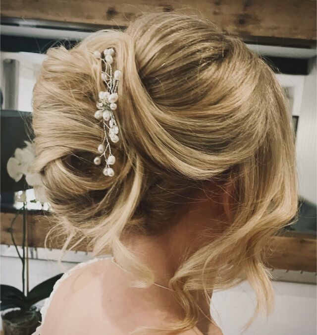 Here’s the very beautiful Lauren who married on Friday at Priston Mill 👰💖. She chose a beautiful soft updo to show off her gorgeous low backed dress. 
Beautiful make up by the lovely @leannejanehmua 

What type of hair works for this? Medium to thick texture, plenty of multi tonal colour to enhance and ‘fatten up’ the hair and a face framing cut is essential for best results. BUT if you’ve finer hair you can always add extensions and have a few highlights to achieve a similar look.

It’s surprising what a good volume shampoo, some volumising mousse and a few clever tips and tricks can do. 

When choosing styles for yourself of your bridal party, your hairdresser will likely recommend you look for photos that they’ve done themselves and in their ‘style’. We’re all different and photos from Pinterest are not only filtered, but usually done on coarse, heavily highlighted hair, with a ton of extensions and in a studio. Be realistic and you’ll be happy 😊

I look forward to meeting you all at your preview trials when we’ll talk through what we can achieve 🥰

#bathbridal #bathbridalhair #bathbridalhairandmakeup #bathweddings #weddingsinbath #pristonmill #pristonmillwedding #somersetwedding #hairup #bridalupdo #blondebridalupdo #kimkupdo #messyfrenchpleat #bathmakeupartist #bathhairdresser #barnwedding @bathweddings @weddingsinbath